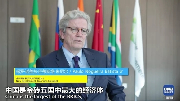萌娃抱著地球儀，開始思考中國(guó)在世界上起了什么作用丨艾瑞克的小課堂