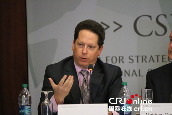 用三個(gè)詞形容中國(guó)，聽聽比爾•蓋茨、駱家輝怎么說(shuō)？