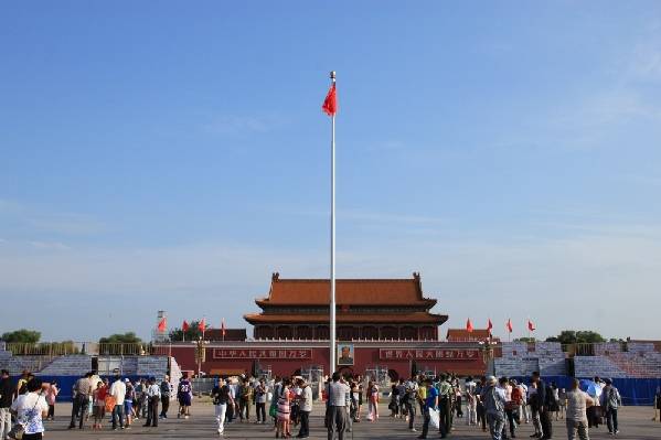 網(wǎng)友爭(zhēng)曬“閱兵藍(lán)”