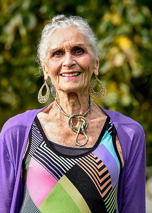 87歲超模：模特姑娘們，別擺臭臉了！