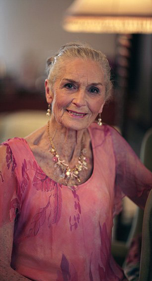 87歲超模：模特姑娘們，別擺臭臉了！