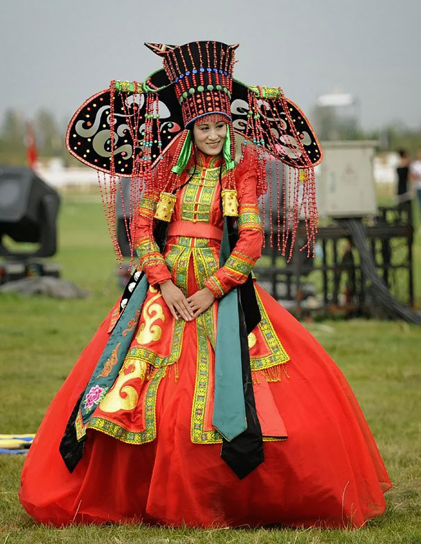 世界各地的傳統(tǒng)結(jié)婚服飾長啥樣？（組圖）