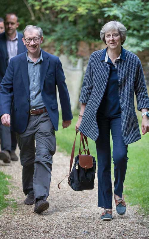 英國(guó)首相：鞋子是最愛，對(duì)鼻子不滿意