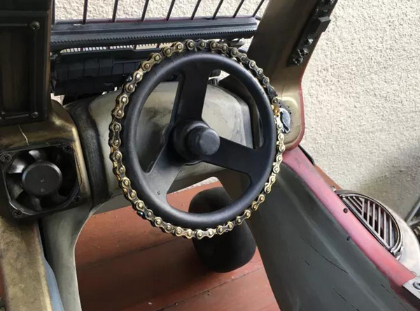 史上最拉風兒童車 廢舊零件再現(xiàn)“瘋狂的麥克斯”（組圖）