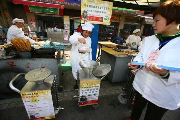 生活服務平臺發(fā)起“無地溝油行動”