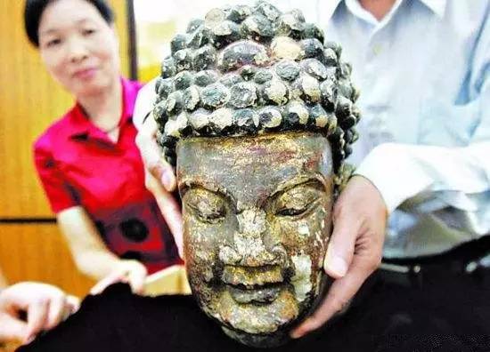 “小心地滑倒”？雷人翻譯終于有人管了，國家給出公共場所英譯標(biāo)準(zhǔn)答案！