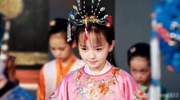 小戲骨版《紅樓夢》演技炸裂，眼角眉梢都是戲，哪個萌娃最得你心？