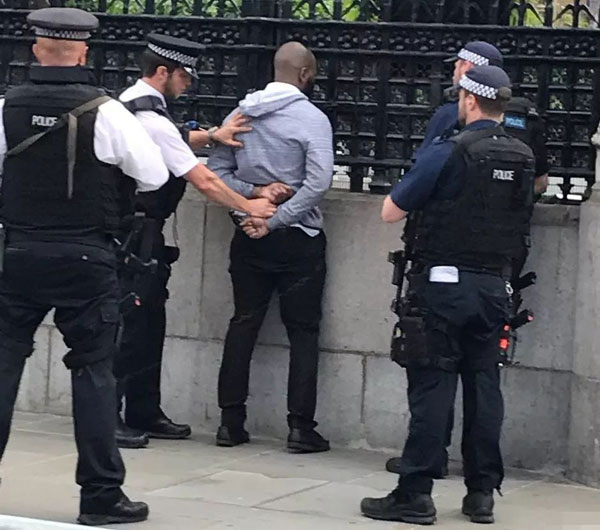英國警察宣布以后不再管偷竊搶劫！群眾反應(yīng)炸了！