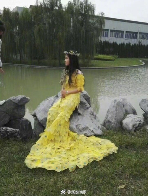 6000片樹葉做出美裙 原來他們是這么做到的！
