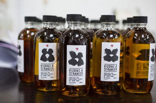 把別人吐掉的酒回收加工后二次出售，這……你敢喝嗎？