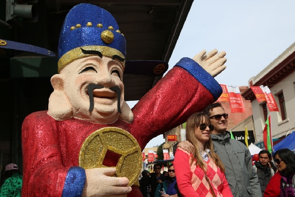這些年，春節(jié)已經(jīng)走出國(guó)門，各國(guó)都在跟我們一起過(guò)年