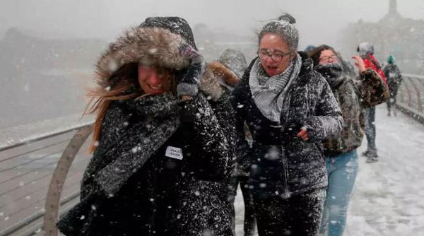 寒潮侵襲！英國(guó)人如臨大敵，卻遭北歐加拿大網(wǎng)友無(wú)情嘲笑