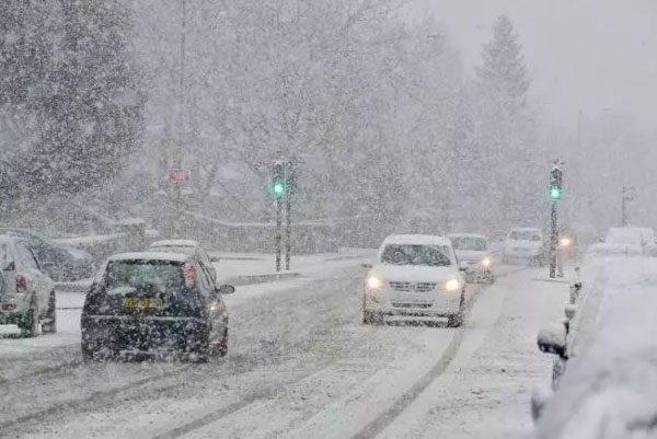 寒潮侵襲！英國(guó)人如臨大敵，卻遭北歐加拿大網(wǎng)友無(wú)情嘲笑