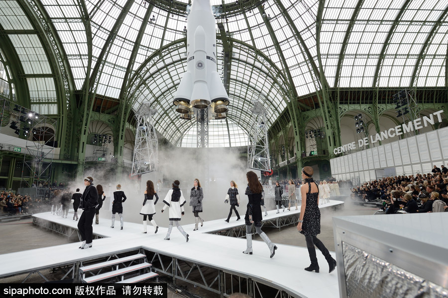 炫酷！比衣服更夢幻的是香奈兒的秀場布景（組圖）