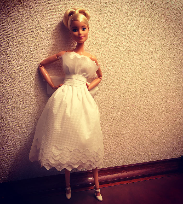 用衛(wèi)生紙給芭比娃娃做的婚紗 你最喜歡哪一件？（組圖）