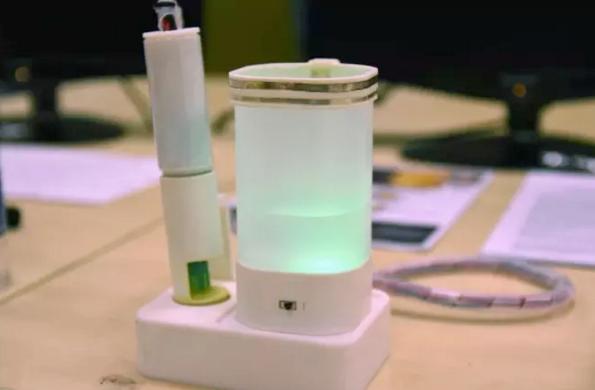 你的好友發(fā)來一杯假的檸檬水，嘗嘗不?