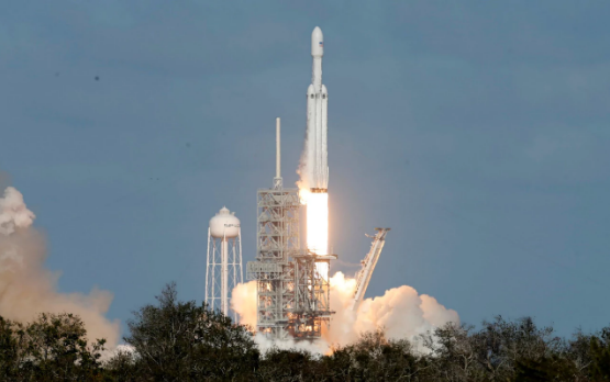 SpaceX獵鷹重型火箭首飛成功！馬斯克的特斯拉跑車(chē)上太空了