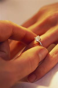 金融危機沖淡英國年輕人結(jié)婚夢