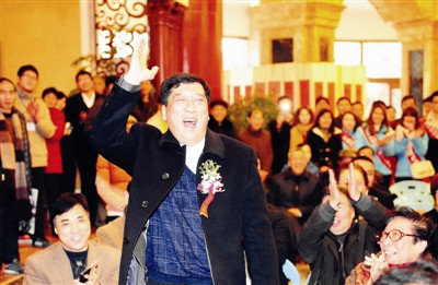 Calligraphy sale raises funds for Pingtan