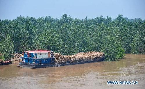 Water level of Hanjiang River falls