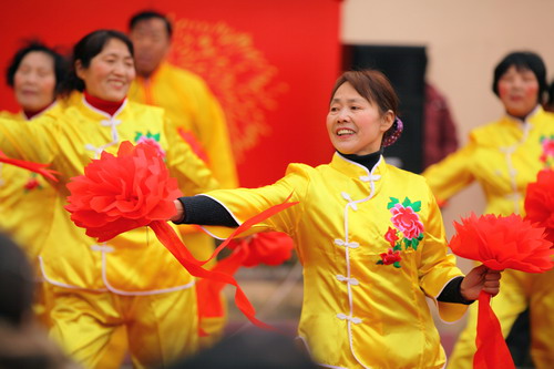 Xiaohai neighborhood committee holds 2013 Spring Festival performance