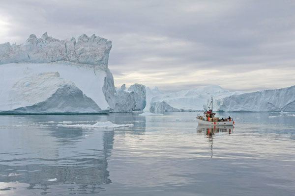 63歲中國退休男人追夢北極拍攝當(dāng)?shù)卦∶? style=