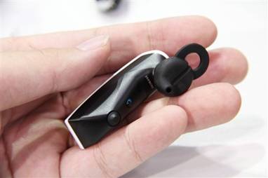 Jawbone藍(lán)牙耳機推出，可“旁若無人”通話