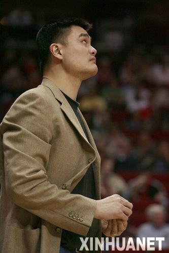 姚明到場助威 火箭98:94艱難勝奇才