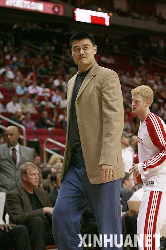 姚明到場助威 火箭98:94艱難勝奇才