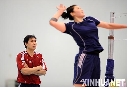王寶泉“魔鬼訓(xùn)練” 新女排首次公開訓(xùn)練