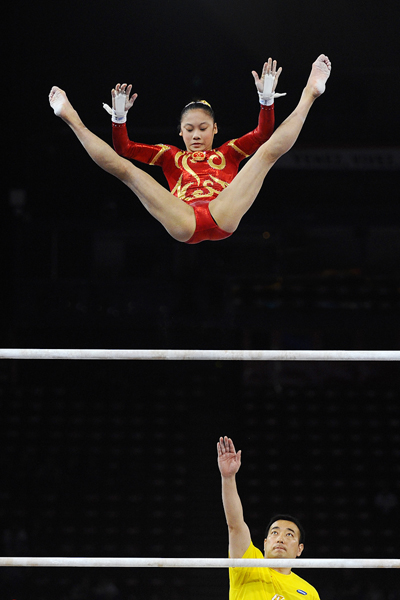 世界杯法國(guó)站：何可欣高低杠奪冠