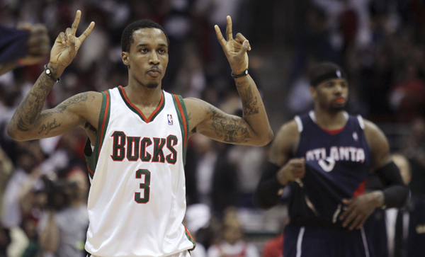 NBA：魔術(shù)率先晉級 雄鹿頂翻老鷹 太陽灼傷開拓者