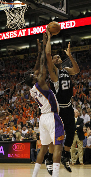NBA：納什狂砍33分 太陽主場擊退馬刺1:0領(lǐng)先