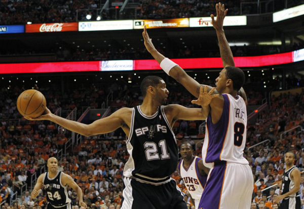 NBA：納什狂砍33分 太陽(yáng)主場(chǎng)擊退馬刺1:0領(lǐng)先