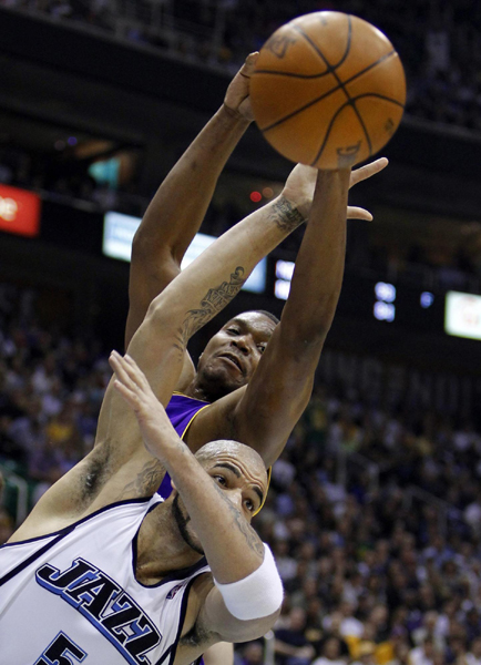 NBA：科比32分 湖人4:0橫掃爵士會(huì)師太陽