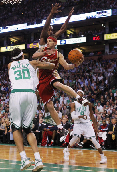 NBA：詹姆斯三雙騎士黯然出局 綠衫軍4:2晉級戰(zhàn)魔術(shù)