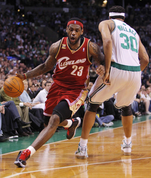 NBA：詹姆斯三雙騎士黯然出局 綠衫軍4:2晉級戰(zhàn)魔術(shù)