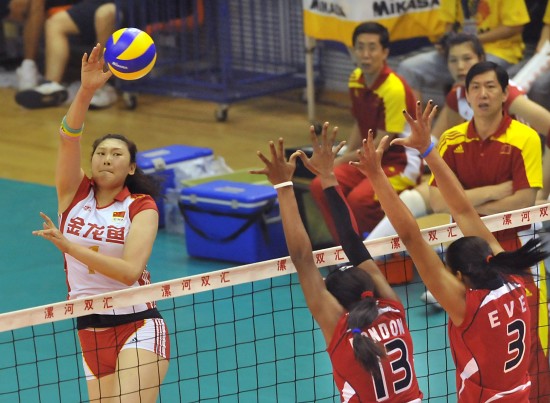 女排精英賽:中國(guó)女排1:3不敵多米尼加