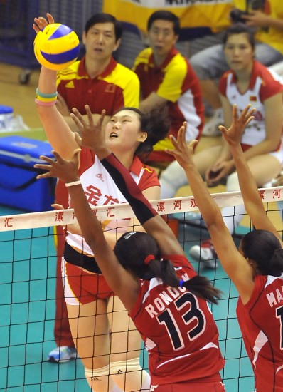 女排精英賽:中國(guó)女排1:3不敵多米尼加