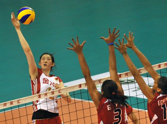 女排精英賽:中國(guó)女排1:3不敵多米尼加