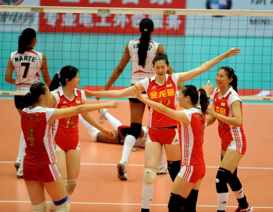 女排精英賽:中國(guó)隊(duì)3:0完勝多米尼加