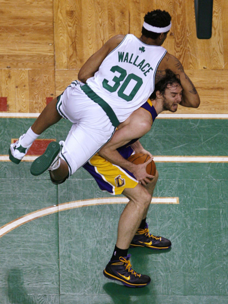 NBA：凱爾特人末節(jié)制勝湖人 總比分2:2