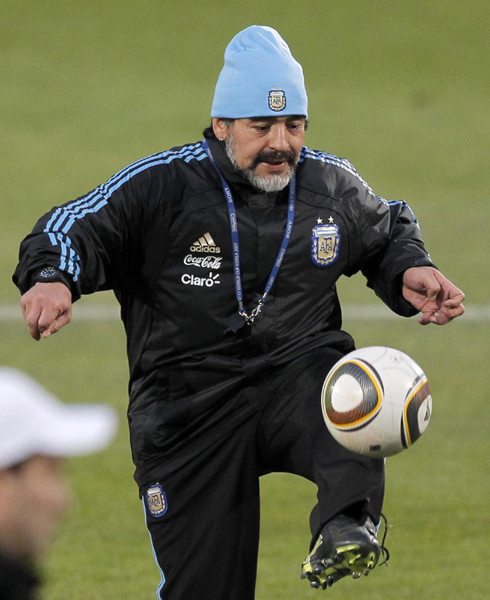 老馬頭頂小藍(lán)帽 寶刀不老小試球技