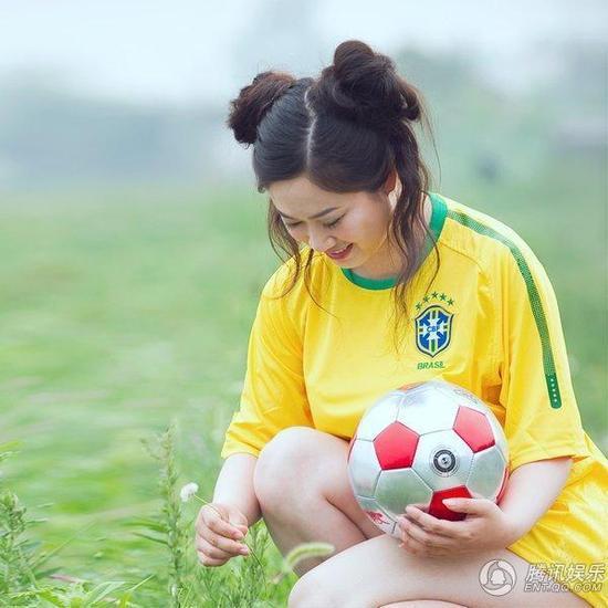 芙蓉姐姐身穿巴西隊服 化身世界杯雷人女神