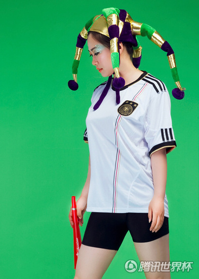 芙蓉姐姐化身瘋狂球迷大展身材