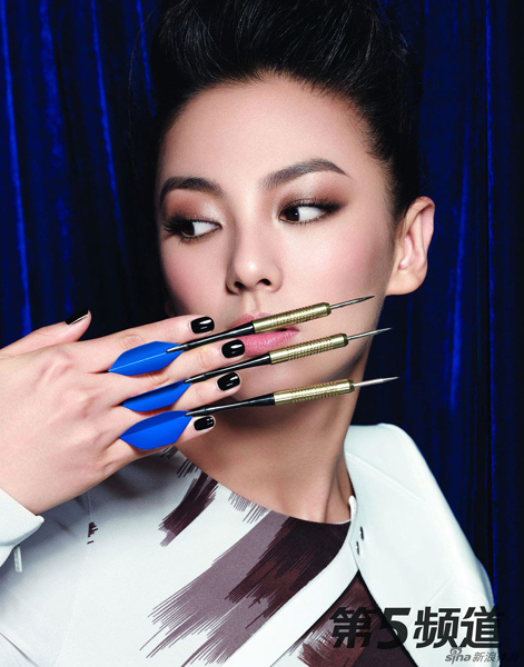 鮑春來攜手張雨綺拍大片