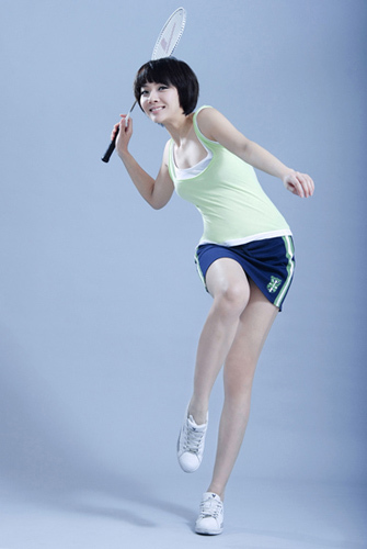 韓媛媛化身羽球?qū)氊惽啻簞?dòng)感