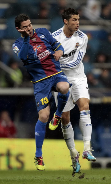 本澤馬破門C羅助攻 皇馬2:0落后巴薩