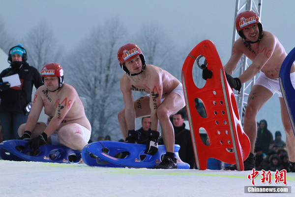 德國(guó)裸體滑雪賽驚艷上演