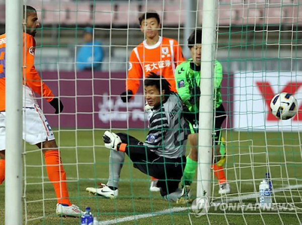 魯能老總:接受批評(píng)知恥后勇會(huì)為中國(guó)足球爭(zhēng)光